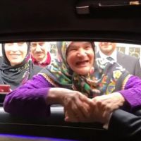Erdoğan ve yaşlı kadın arasında güldüren sohbet