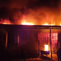 Fabrika alevlere teslim oldu