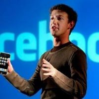 Facebook'un kurucusundan çalışanlarına: iPhone kullanmayın