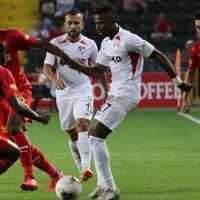 Göztepe 10 kişiyle Gaziantep'ten puanı kaptı
