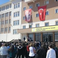 HAYME ANA MESLEKİ VE TEKNİK ANADOLU LİSESİ ÖĞRENCİLERİ MEZUNİYET ÇOŞKUSU YAŞADI