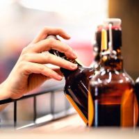 Hayat pahalılığı sahte alkol tüketimi riskini artırıyor