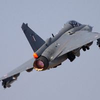 Hindistan'da savaş uçağı düştü