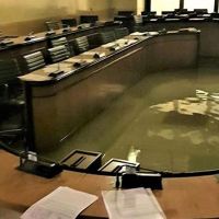 İklim önergesi reddedildi, parlamentoyu su bastı