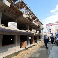 İnşaattan düşen 56 yaşındaki işçi hayatını kaybetti