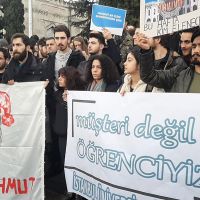 İstanbul üniversitesinde yemek çift tarifeli yemek kavgası