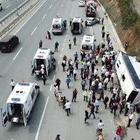 İstanbul'da midibüs devrildi! Yaralılar var