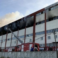 İstanbul'da mobilya atölyesi kül oldu