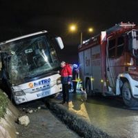 İstanbul'da yolcu otobüsü devrildi: 2 ölü, 21 yaralı