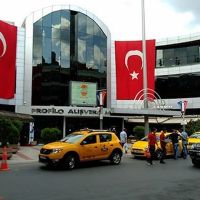 İstanbul'un ünlü AVM'si satışa çıktı!