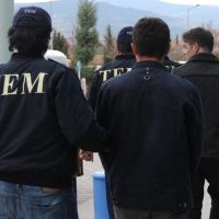İzmir merkezli 3 ilde FETÖ operasyonu