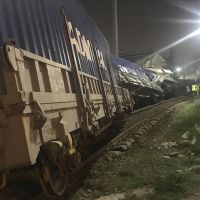 İzmir'de yük treni raydan çıktı
