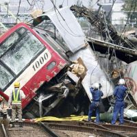 Japonya'da tren kampyona çarptı! Yaralı sayısı 30'dan fazla