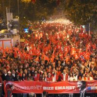 KADIKÖY'DE BÜYÜK CUMHURİYET YÜRÜYÜŞÜ