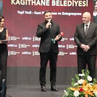KÂĞITHANE BELEDİYESİ'NE YEREL YÖNETİMLERDEN ANLAMLI ÖDÜL