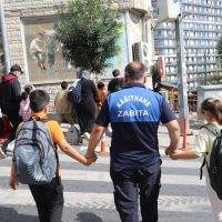 KÂĞITHANE'DE ÇOCUKLARIN GÜVENLİĞİ İÇİN OKUL ÖNLERİNDE DENETİMLER SIKLAŞTIRILDI