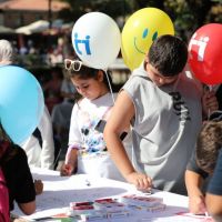 KÜÇÜK YÜREKLERİN BÜYÜK BULUŞMASI: ÇOCUKLAR FİLİSTİNLİ AKRANLARI İÇİN FIRÇA TUTUYOR