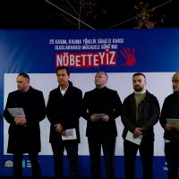 Kadına şiddete karşı nöbet bu yıl Levent Meydanı'nda tutuldu