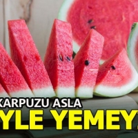 Karpuzu asla böyle yemeyin!