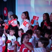 Kartallı Çocuklar 29 Ekim Cumhuriyet Bayramını Doyasıya Kutladı
