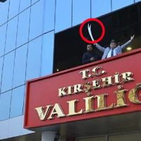 Kırşehir Valisi kılıç salladı tekbir getirdi