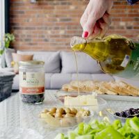 Köklü Zeytincilik, ramazanın bereketini ve Ayvalık'ın köklü mirasını sofralara taşıyor.