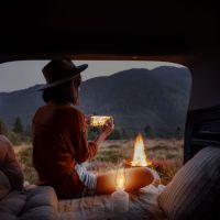 LED aydınlatma ve güçlü ses deneyimi tek cihazda