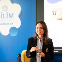 Liseli Gençler Pfizer Türkiye Ofisinde Bilimle Dolu Bir Gün Geçirdi