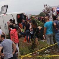Manisa'da yolcu otobüsü devrildi: 1 ölü, 41 yaralı