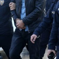 Meslekten ihraç edilen polislere FETÖ gözaltısı