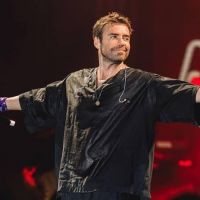 Murat Dalkılıç, uzun bir aranın ardından yeniden sahnelere dönüyor