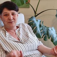 SANATIN SESSİZ ÇIĞLIĞI: ELVİN EKŞİOĞLU'NDAN "GERİDE KALANLAR" SERGİSİ