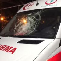 Samsun'da park halindeki ambulanstan 'intikam' aldılar
