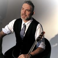 Sanatçı Cenk Tevet Della Fame Sahnesinde