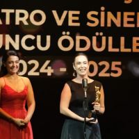 Sanatın kalbi Sadri Alışık Tiyatro ve Sinema Oyuncu Ödülleri'nde attı
