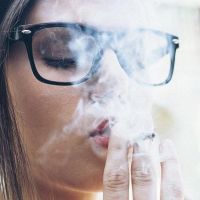 Sigara içmek görme kaybına yol açıyor
