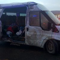 Sivas'ta korkutan kaza! Minibüs devrildi!
