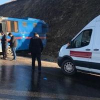 Sivas'ta mahkumları taşıyan araç devrildi