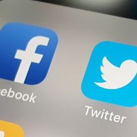 Sosyal medya zirvesine Facebook ve Twitter çağrılmadı