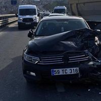TEM'de trafiği kilitleyen kaza