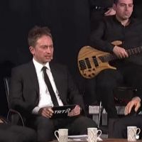 TRT 2 ekibi depreme canlı yayında yakalandı
