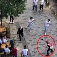 Taksim'de Pakistanlılarla Afganlar birbirine girdi!
