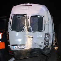 Taraftar minibüsü ile tır çarpıştı