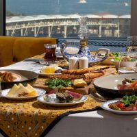 The Ritz-Carlton, Istanbul'da Bir İftar Geleneği: İş ve Sanat Dünyası Atölye'de Buluştu