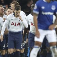 Tottenham, Cenk Tosun'u üzdü