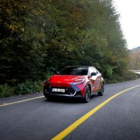 Toyota C-HR Hybrid GR SPORT ile Sportif Kimliğini Güçlendiriyor