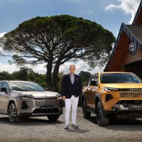 Toyota'nın İki modeli Yenilendi: Yeni Hilux Satışa Sunuldu, Yeni RAV4 Hybrid Tanıtıldı