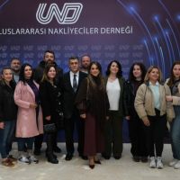 UND Kadın Tır Sürücü Akademisi 2. Dönem Mezunlarını Verdi