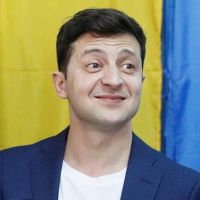 Ukrayna'da seçimi komedyen Zelenskiy kazandı
