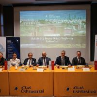 Üniversite ile iş dünyası güçlerini birleştirmeli